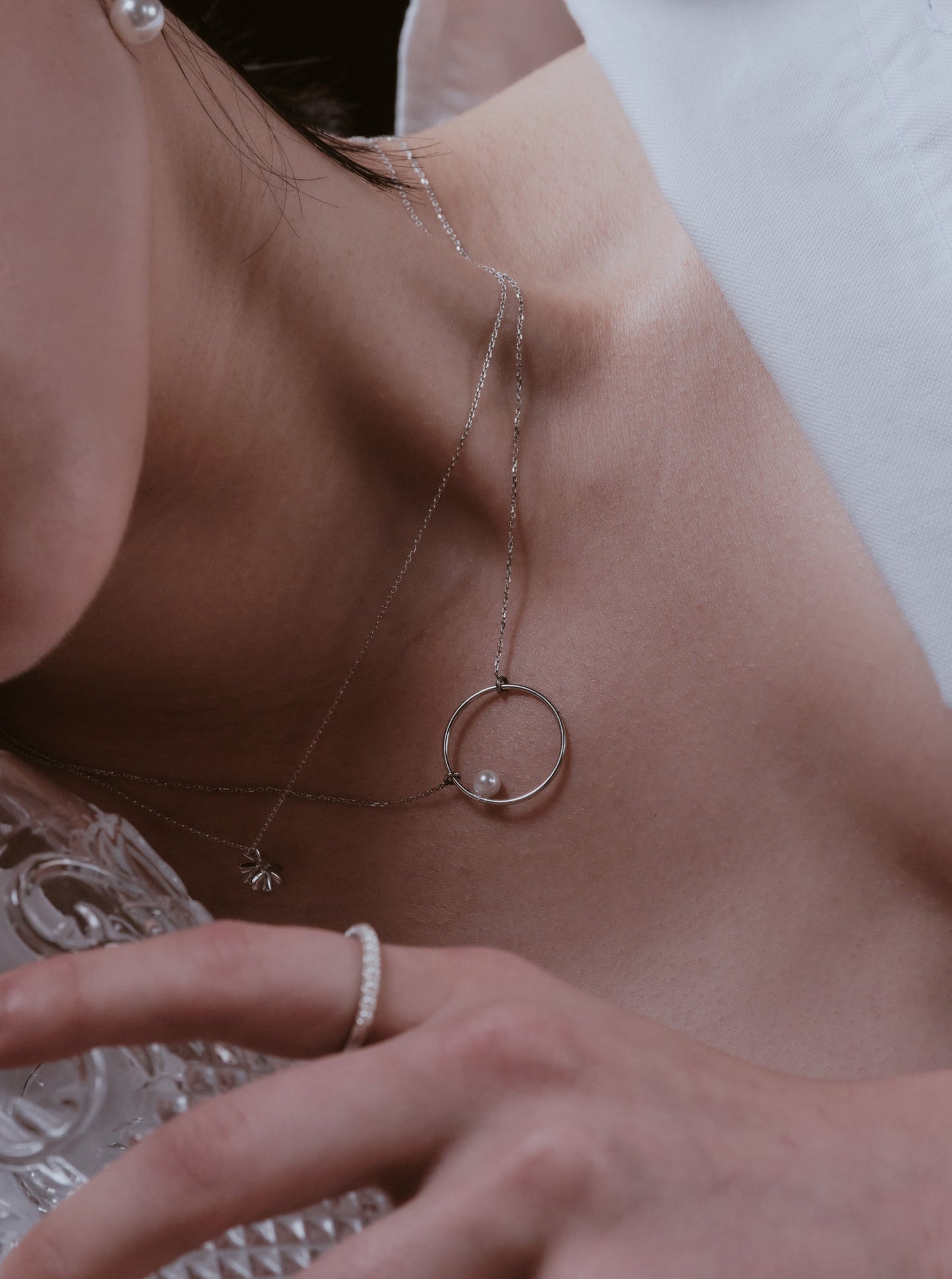 Pearl in circle silver necklace