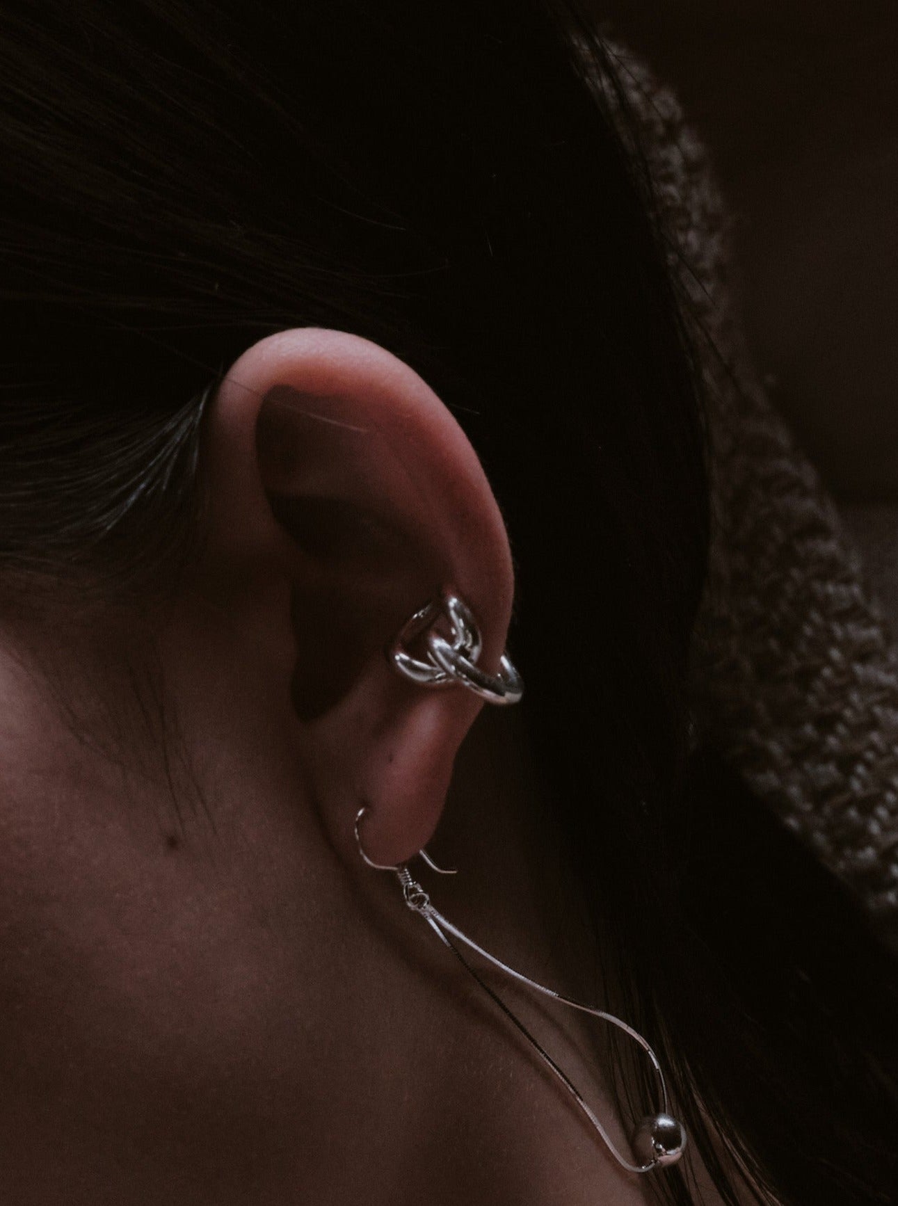 Circle & bar ear cuff