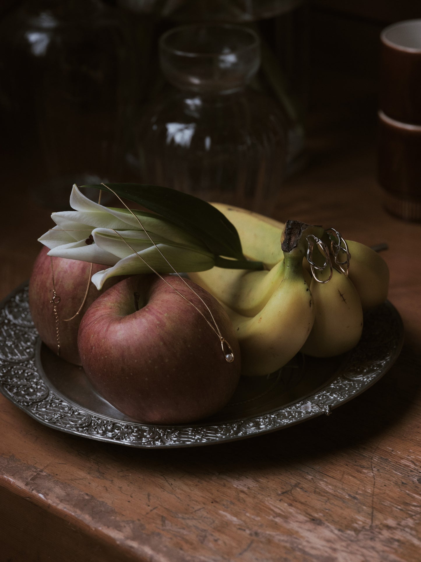 Pearl in oval ring gold necklace