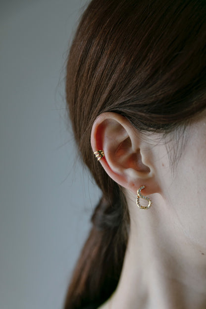 Wavy Hoop pierce